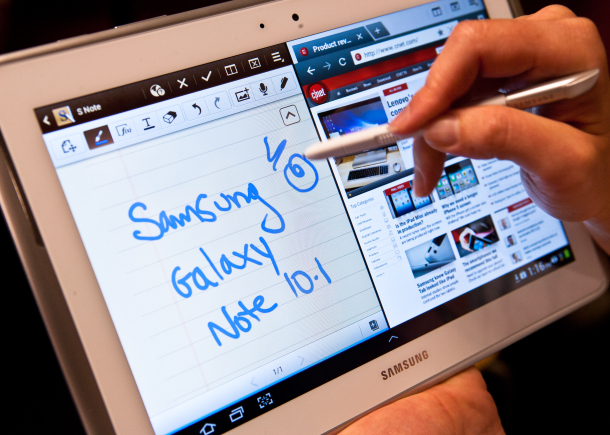Samsung Note 10.1 showing side-by-side apps